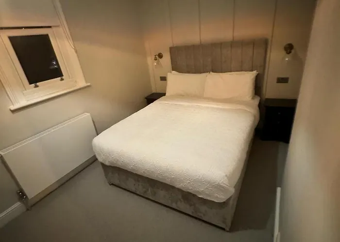 Luxurious New Serviced Apartment
