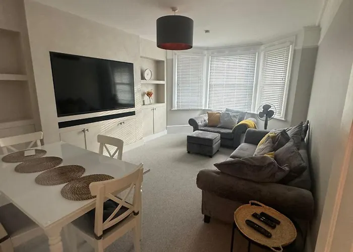 Luxurious New Serviced Apartment